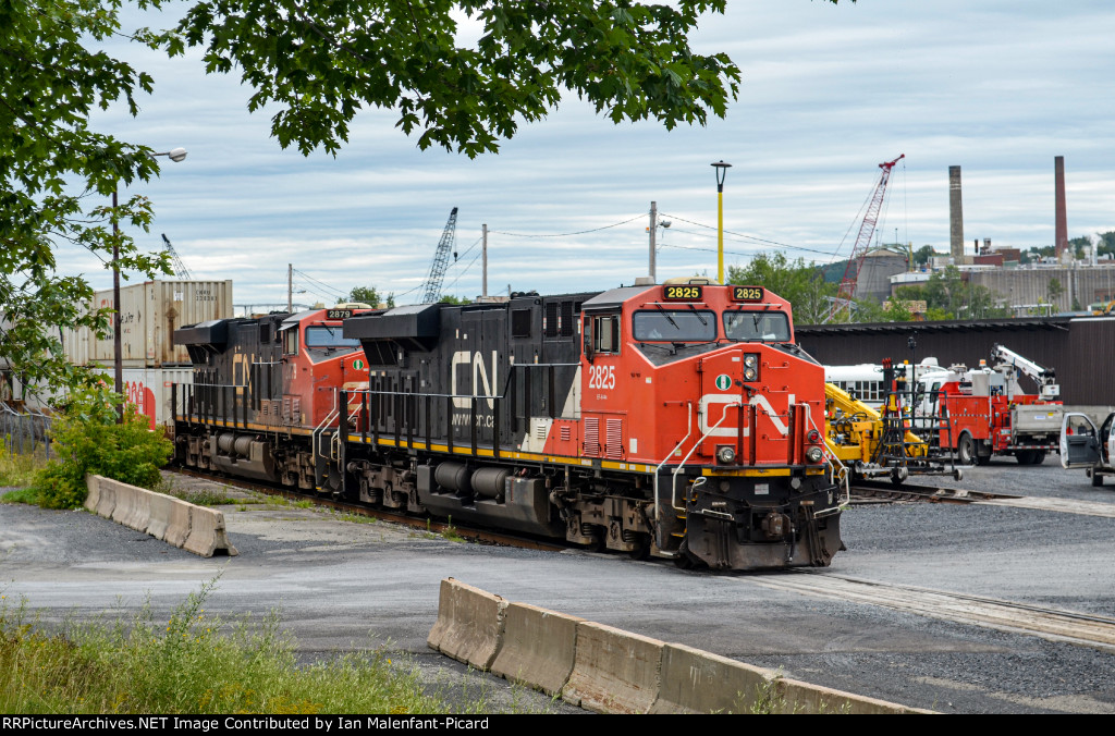 CN 2825 leads 121 at Edmundston Station